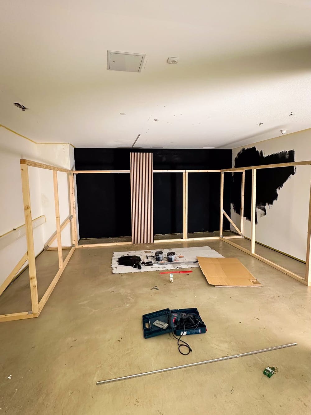 Holzständerwerk des ersten Studios im Rohbau