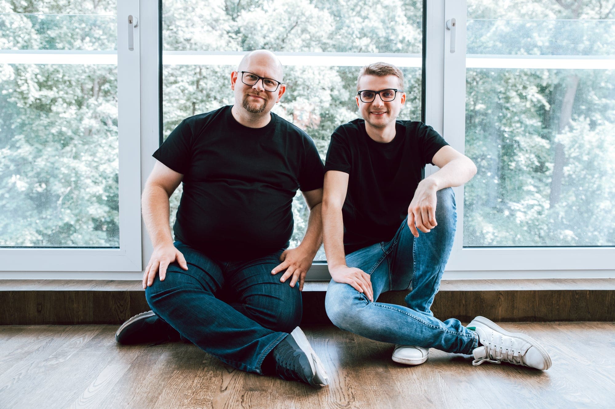 Sven Frisch und Dennis Oderwald in den Räumen der 2Bros Studios