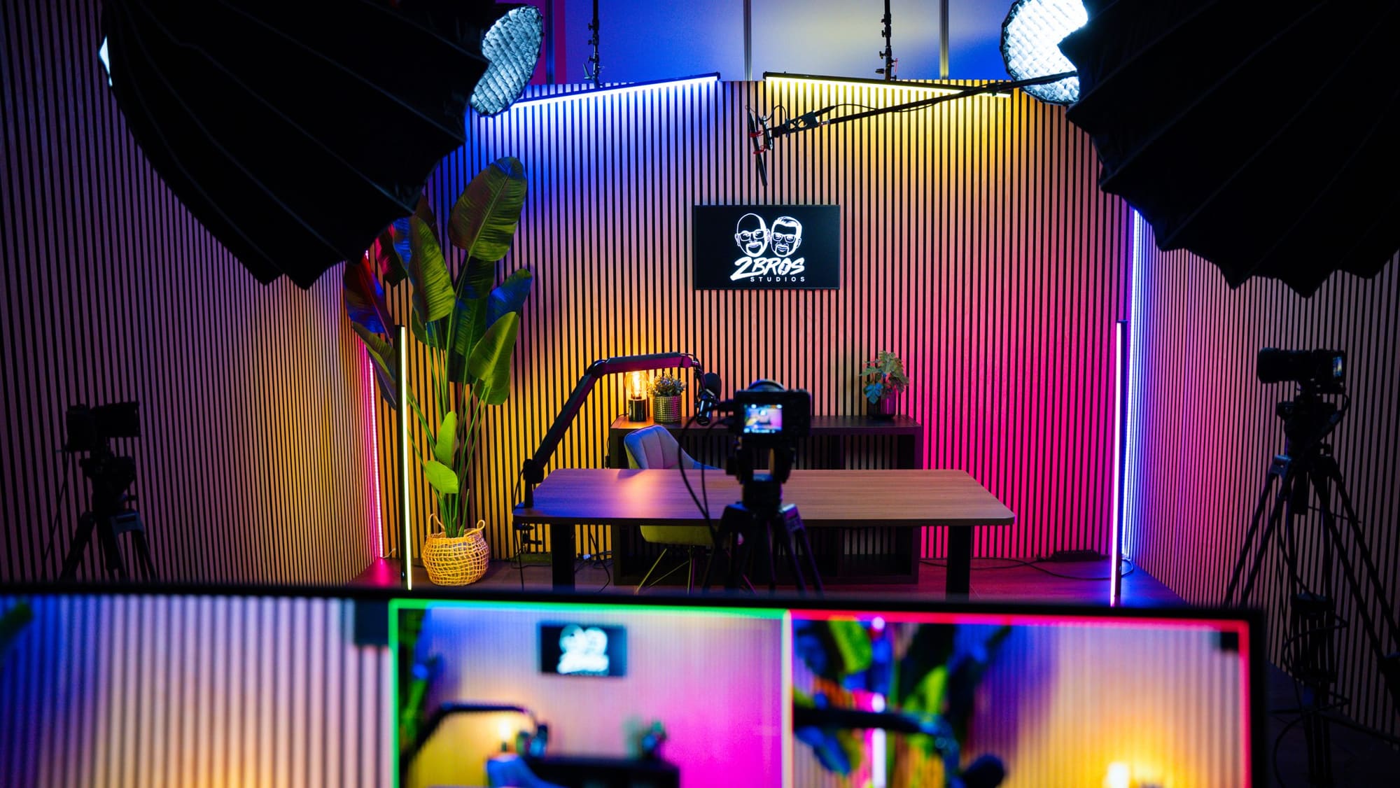 Studio A der 2Bros Studios in LED-Lichtstimmung