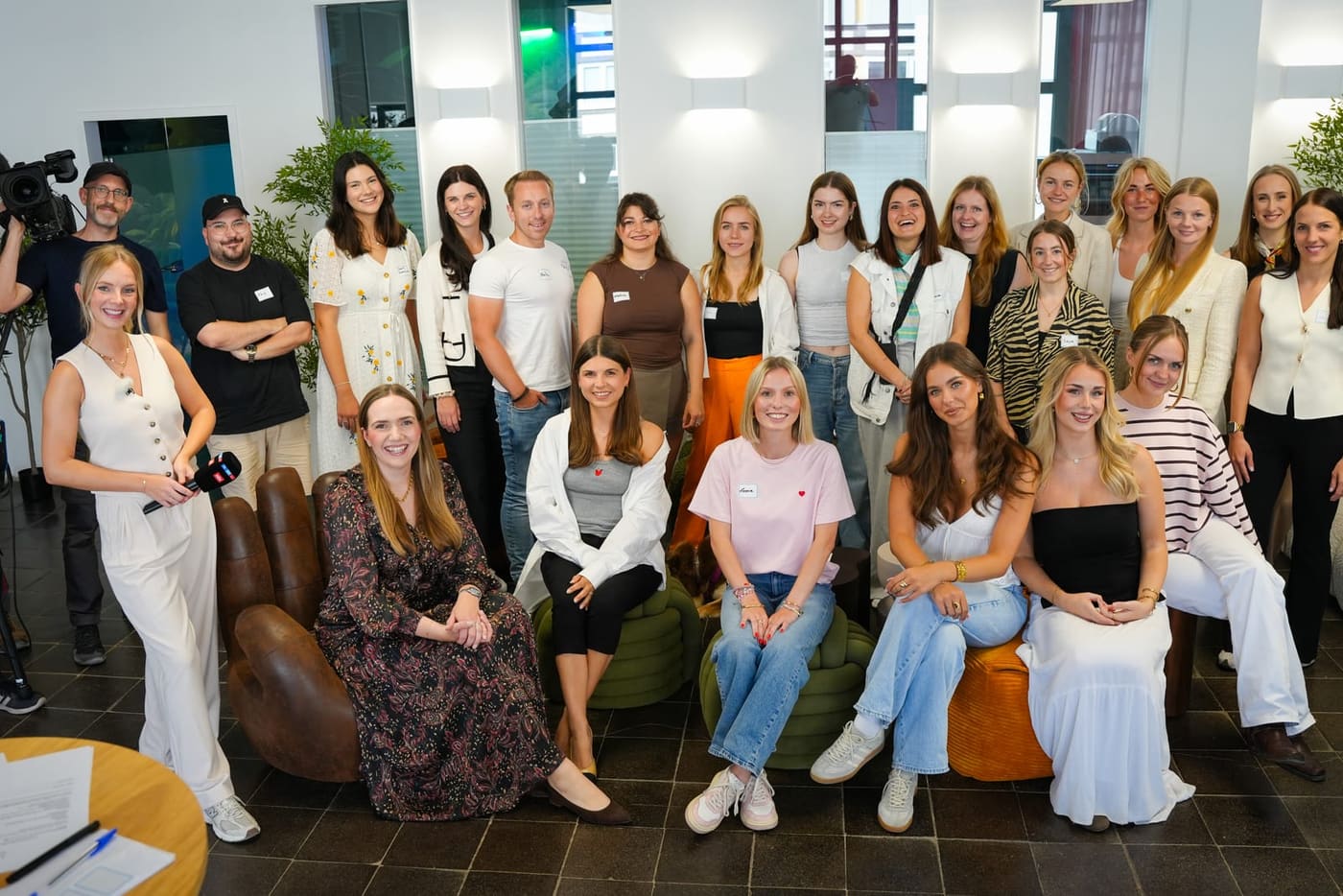 Gruppenfoto einer Community-Veranstaltung im Loft