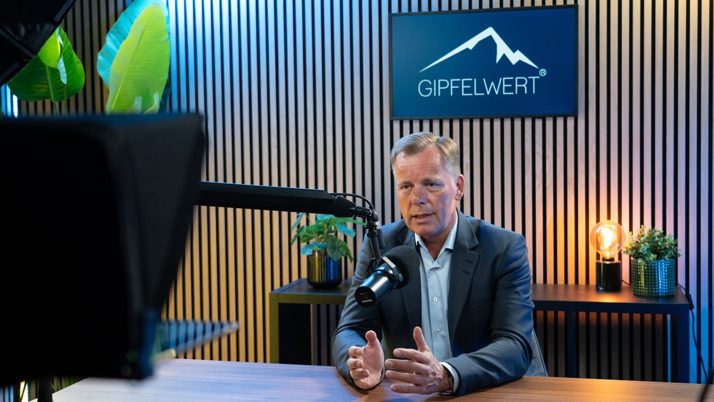 Studio im Livestream-Aufbau mit mehreren Kameras